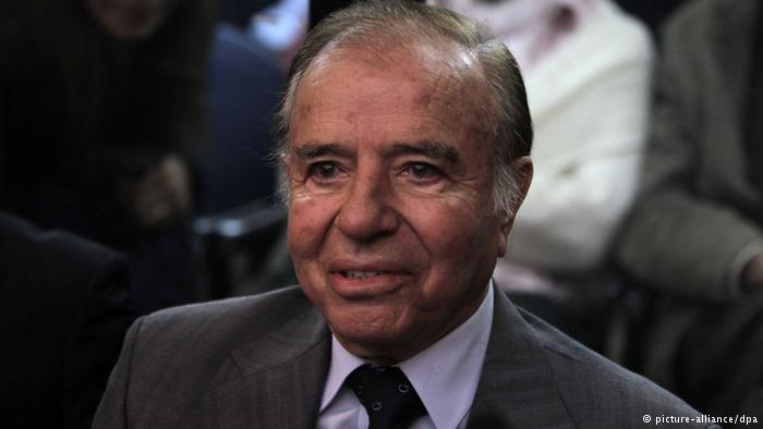 El ex presidente Carlos Saúl Menem, criticado duramente por su ley de "Punto final" que avaló la impunidad de líderes de la dictadura