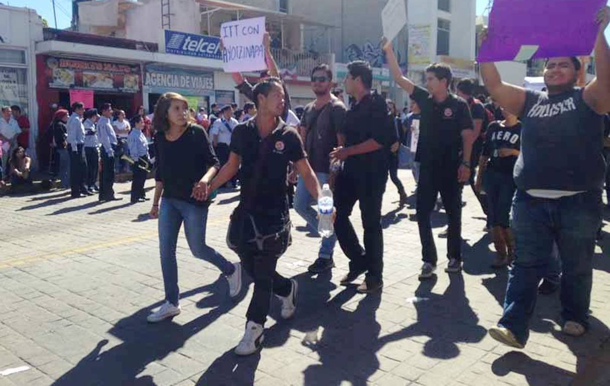 En Nayarot también se manifestaron por los normalistas