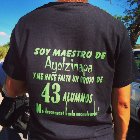 Normalistas y otras organizaciones salieron de la escuela Raúl Isidro Burgos