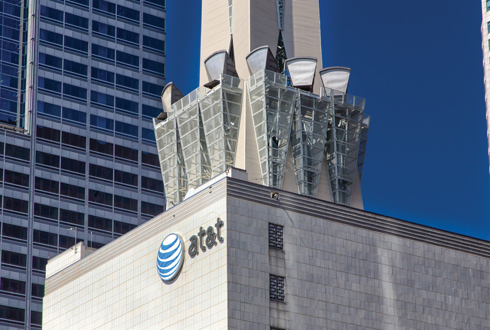 AT&T dijo que suspendería sus planes para desplegar la banda ancha súper rápida en 100 ciudades de Estados Unidos debido a las políticas de neutralida