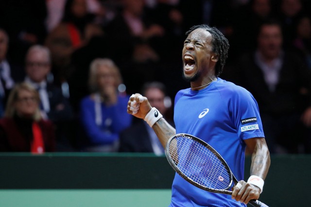 Gael Monfils, tenista francés, celebra su triunfo ante Roger Federer