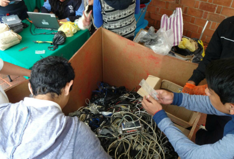 Durante jueves y viernes más de 460 personas llevaron a la Universidad Iberoamericana casi 15 toneladas de residuos eléctricos y electrónicos para que