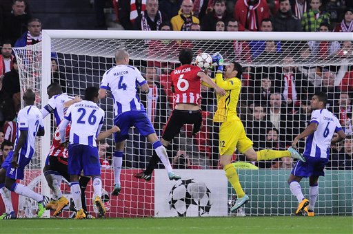 Mikel San José remata al arco 