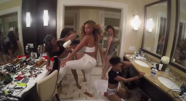 Beyoncé presentó "7/11". 