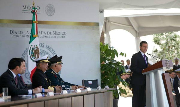 Al conmemorar el Día de la Armada de México, el Presidente dijo que las Fuerzas Armadas también contribuyen a salvaguardar las instituciones y a resgu