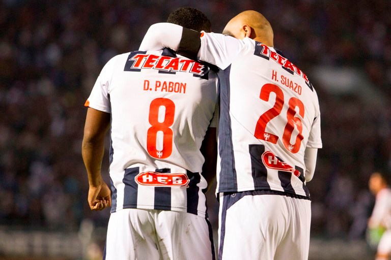 Dorlan y Suazo en el triunfo ante Chivas