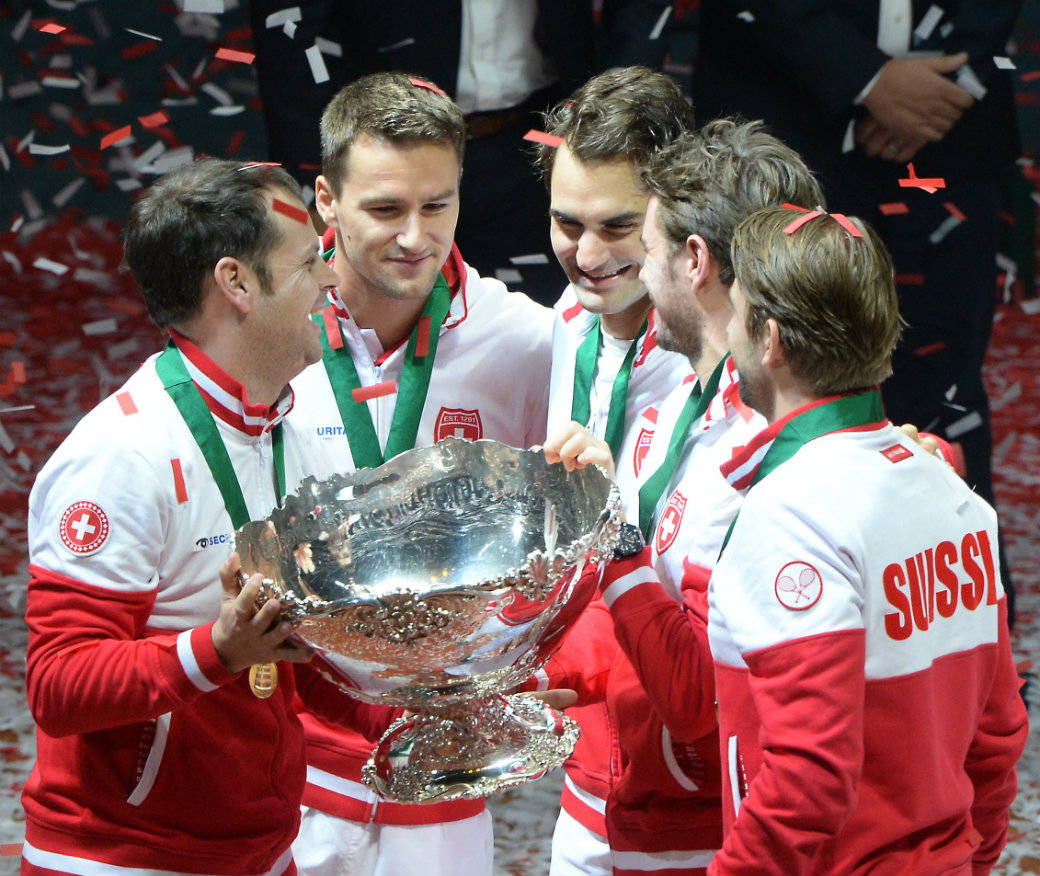 El equipo de Suiza con el título de la Copa Davis 