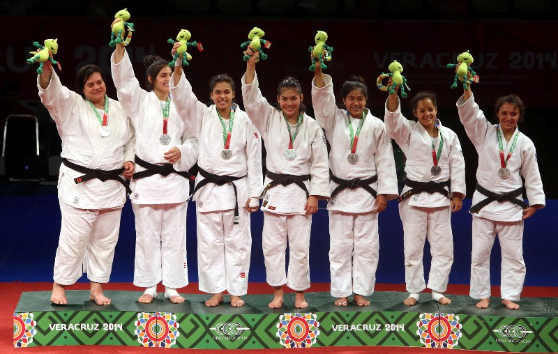 Plata para el equipo femenil de Judo