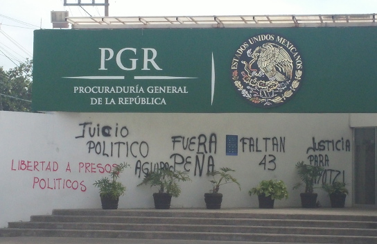 A los trabajadores se les permitió la salida. 