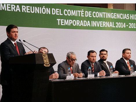El gobernador Rodrigo Medina de la Cruz, durante la reunión del Comité de Contingencias Hidrometeorológicas.