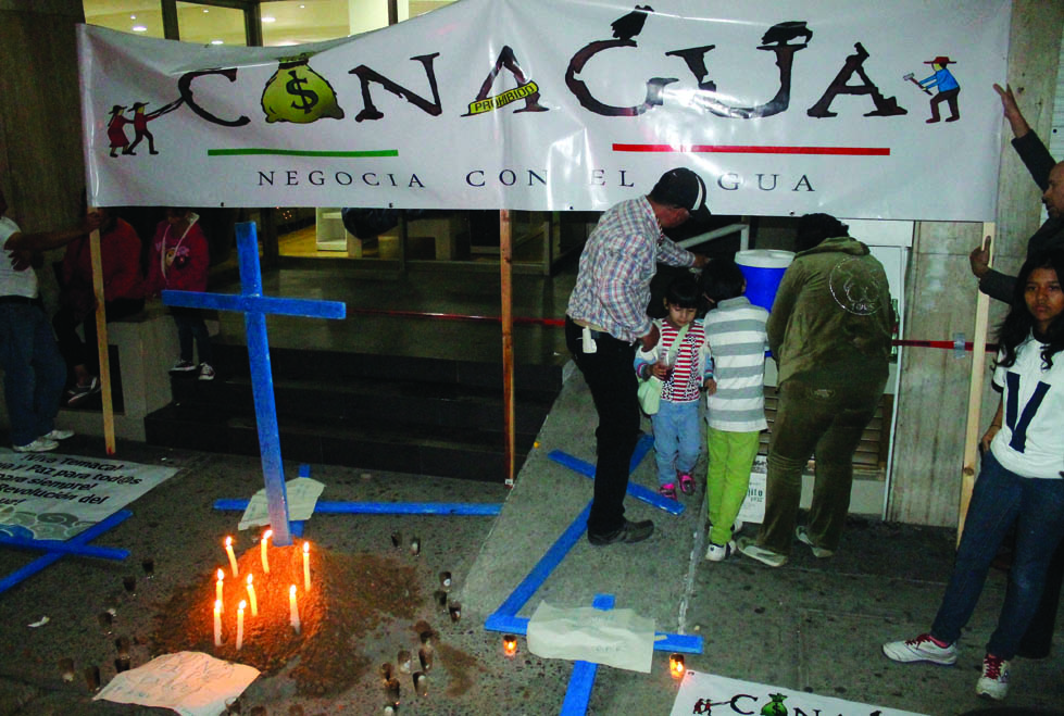 “Sepultan” simbólicamente a la Conagua
