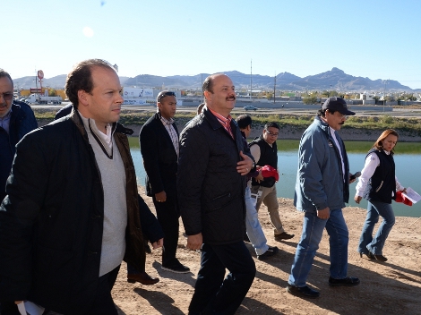 El titular de Conagua, David Korenfeld Federman y el gobernador de Chihuahua, César Duarte recorrieron nueve de los principales diques del sector poni