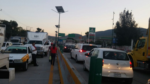 El bloqueo en la Autopista del Sol fue retirado alrededor de las 6 de la tarde.