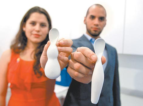 Gabriela Zúñiga y Cristian Calderón son alumnos de diseño industrial en el "Tec" de Aguascalientes.
