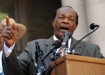 Marion Barry, el carismático alcalde de la capital estadunidense, durante uno de sus discursos 