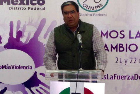 Mauricio López, presidente del PRI-DF, espera respuesta del líder del PAN capitalino, Mauricio Tabe, a la propuesta de aliarse electoralmente.