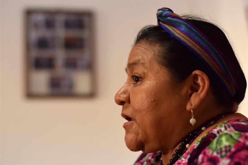 La premio Nobel de la Paz 1992, la guatemalteca Rigoberta Menchú, durante la entrevista con EFE en Ciudad de Guatemala