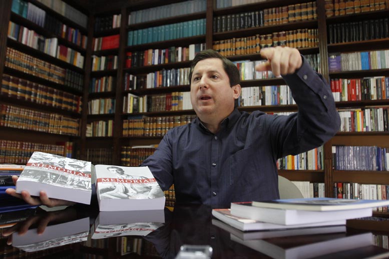 “No me puedo destapar, si me destapo, me voy a congelar”, dijo.