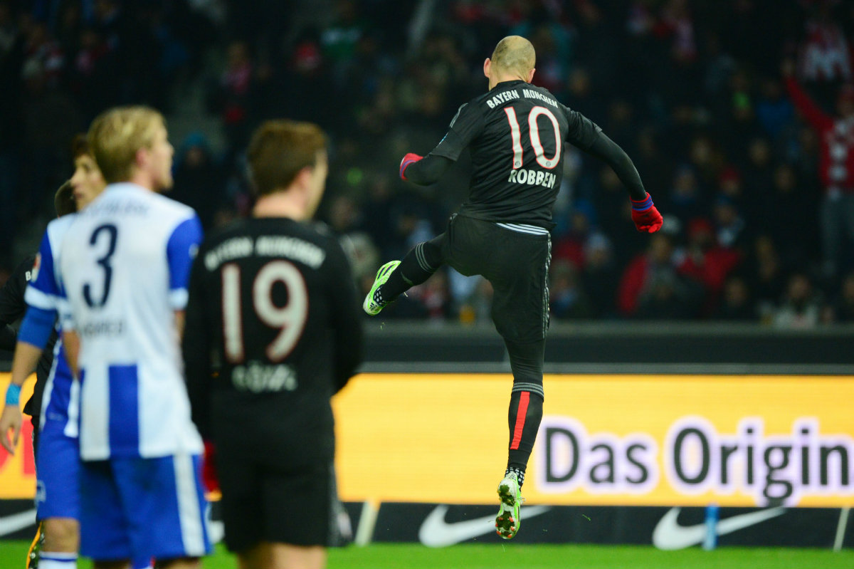 Celebración de Robben tras el 1-0 ante el Hertha Berlin