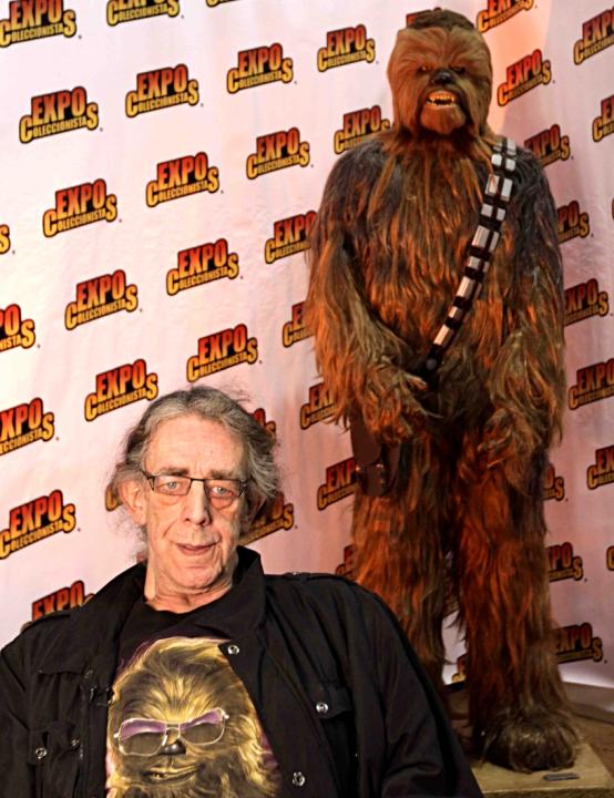 Peter Mayhew interpreta a Chewbacca en la saga de Star Wars. 