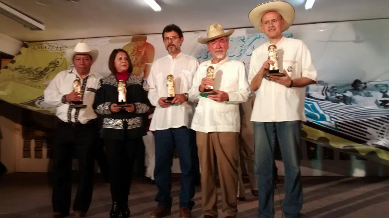 La presea "del sol" fue entregada a los principales impulsores del huapango
