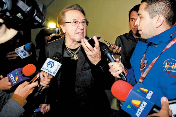 El actor manifestó su pesar por la muerte de Chespirito.