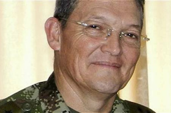 El general colombiano Rubén Álzate.