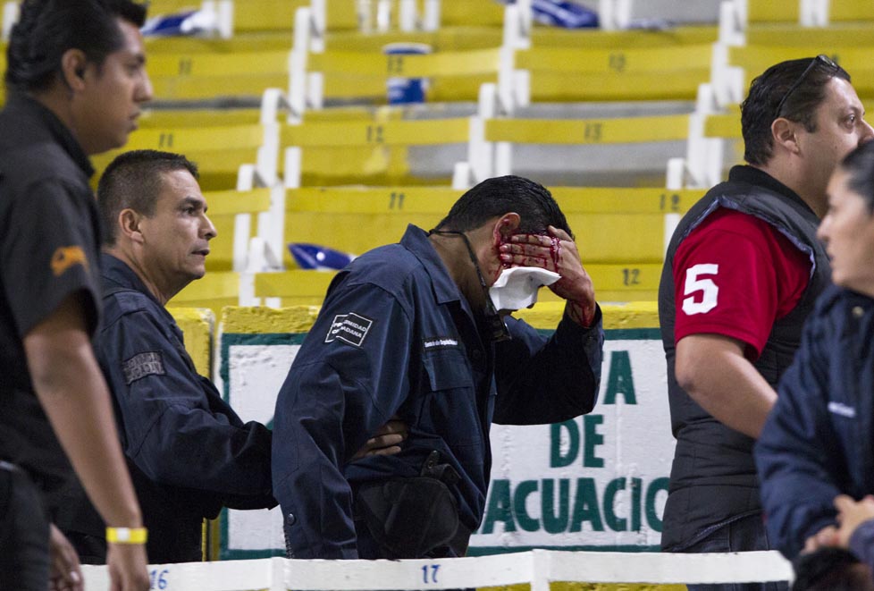 Elementos de la policía resultaron con lesiones. 