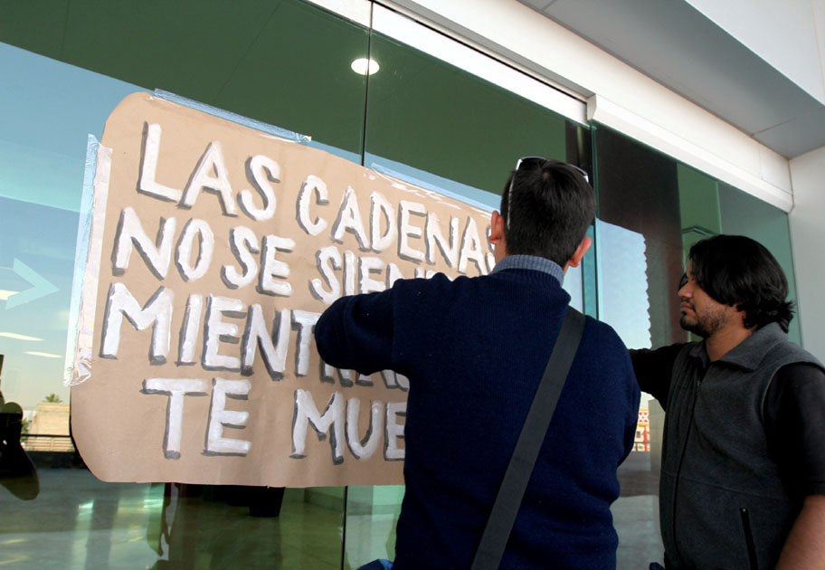 Cierre de accesos en la presidencia de Torreón.
