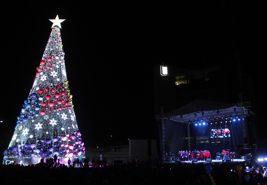 Encendido navideño en la presidencia de Torreón.