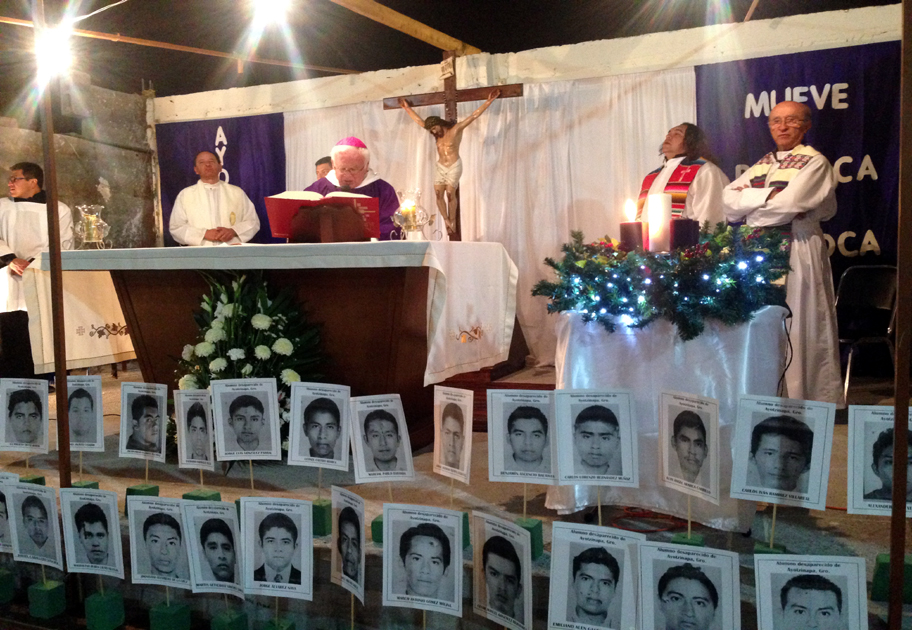 Obispo Raúl Vera en misa de este domingo por los desaparecidos de Guerrero.