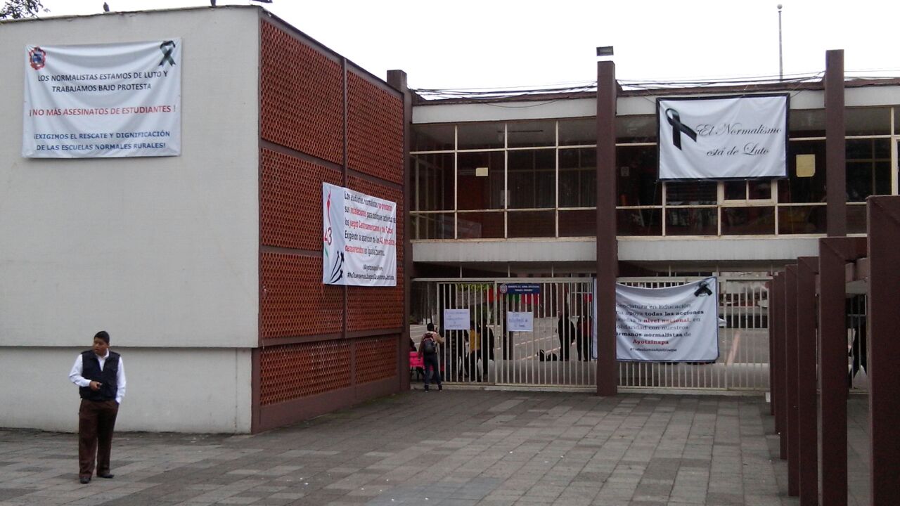Con paro de labores de 72 horas, maestros, normalistas y estudiantes exigen renuncia de EPN y aparición con vida de los 43 normalistas de Ayotzinapa  