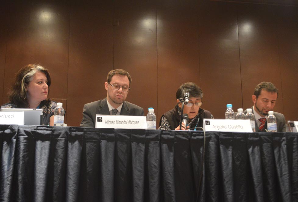 Los ponentes manifestaron diversas opiniones acerca de la crítica artística contemporánea.