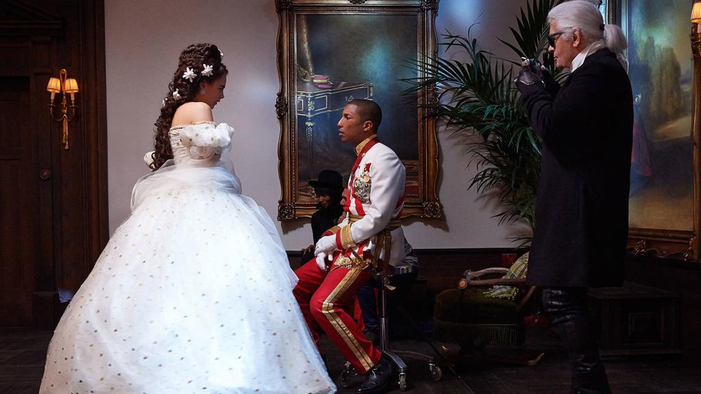 Karl Lagerfeld ha dirigido y escritos varios cortometrajes para Chanel.