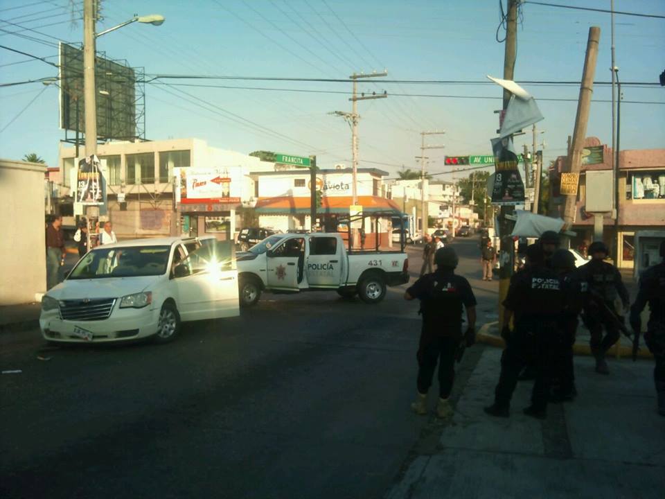La camioneta quedó en al esqeuina de Avenida Universidad y calle Francita.