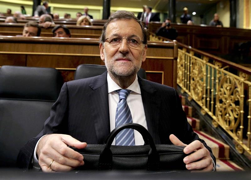 El presidente del gobierno español, Mariano Rajoy, en su escaño en el Congreso de los Diputados, en Madrid