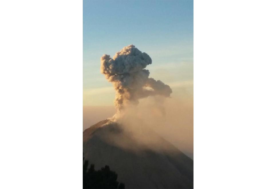 Registran otra explosión en el Volcán de Colima- Grupo Milenio