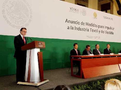 El secretario de Hacienda, Luis Videgaray, hizo el anuncio ayer en palacio de gobierno.