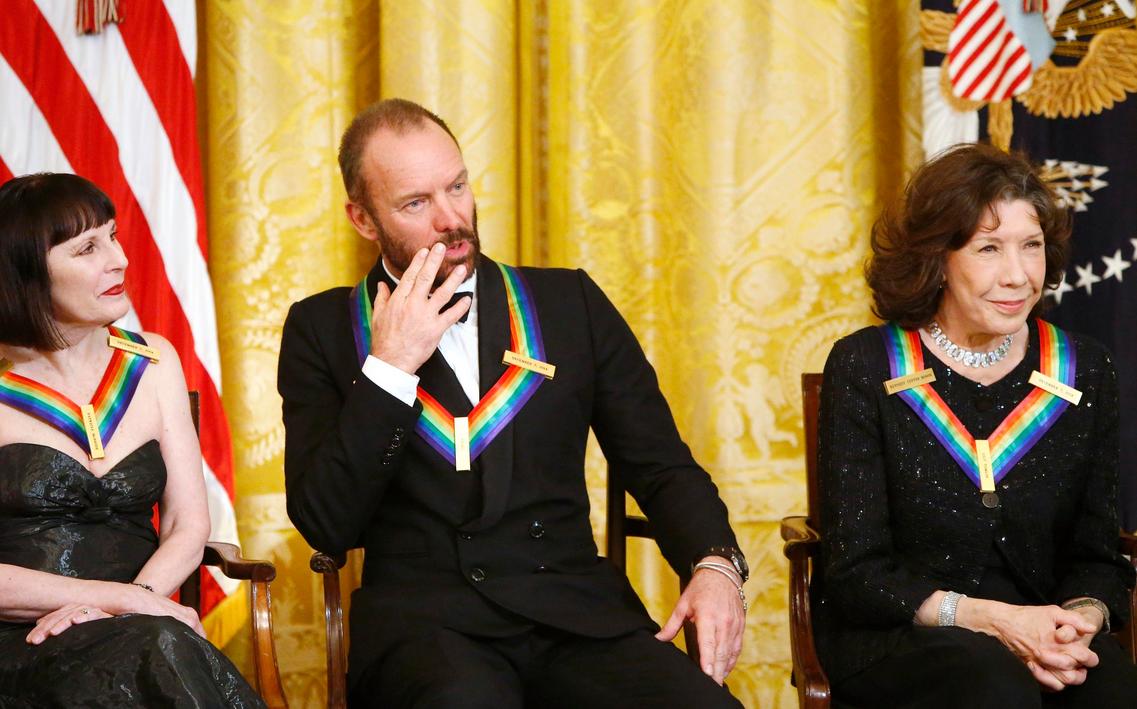 El cantante Sting fue uno de los homenajeados en la gala anual del Kennedy el Center.