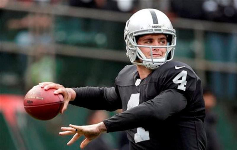 El QB novato de Oakland brilló ante los 49ers