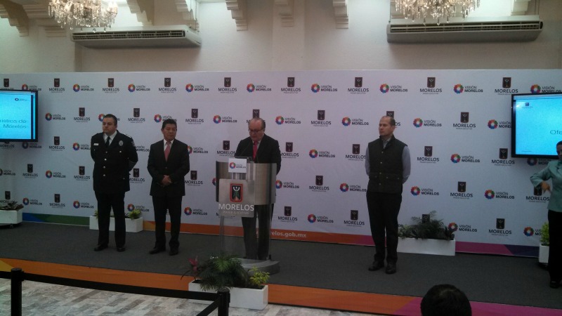 El gobernador Graco Ramírez al anunciar el "Plan de Operación Fiestas Decembrinas".