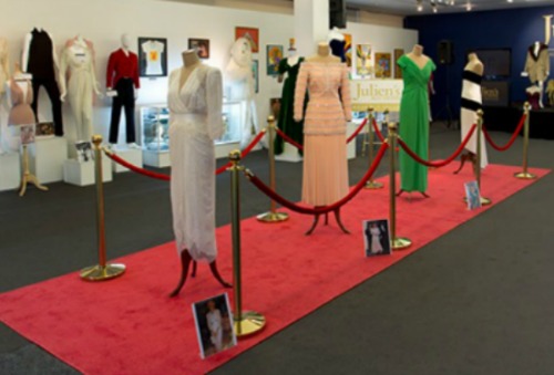 Los vestidos ya habían sido subastados por la princesa Diana para financiar sus esfuerzos contra las minas antipersona.