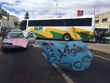 Los maestros exigen el pago de sus sueldos