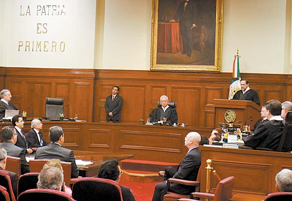 Sesión en el pleno de la Suprema Corte.