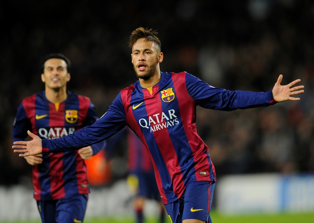 Con un soberbio gol, Neymar puso al Barcelona 2-1 sobre el PSG antes del descanso