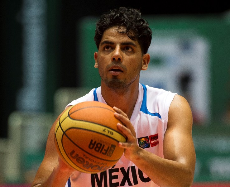 Jorge Gutiérrez disputando un encuentro con la Selección Mexicana