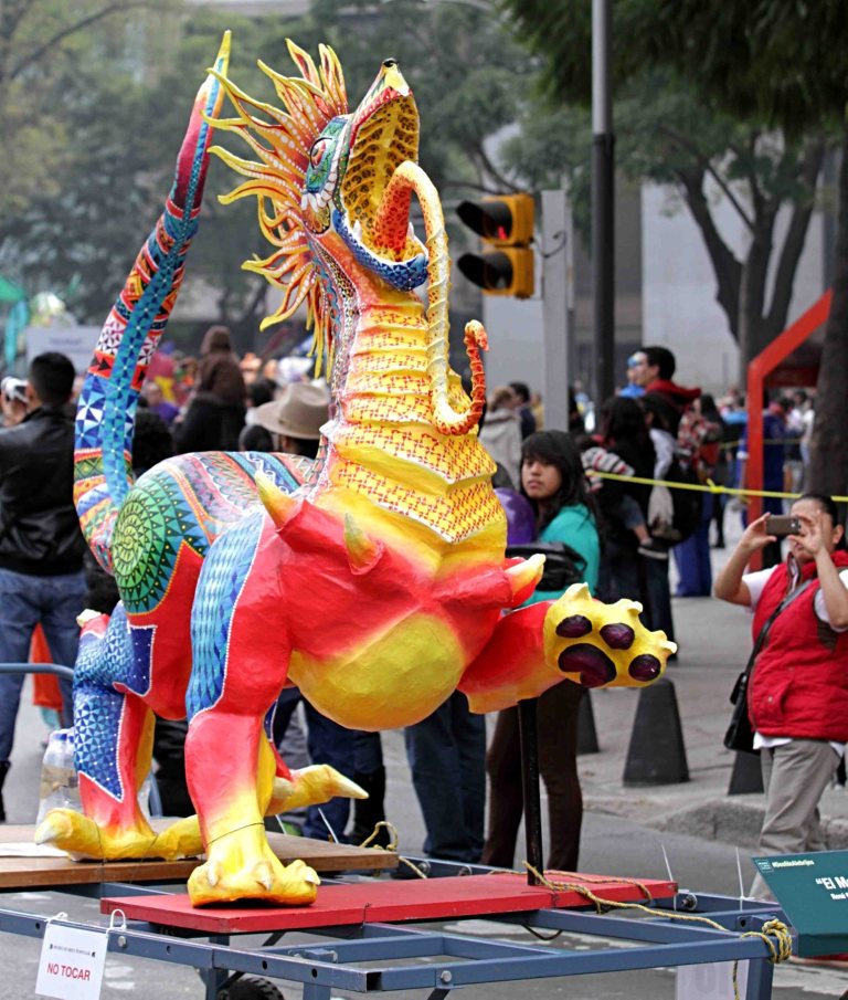 Las figuras permanecerán hasta el 21 de diciembre en el camellón de la avenida Álvaro Obregón, en la colonia Roma.