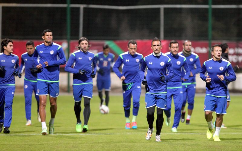 Jugadores del Cruz Azul, durante la práctica de ayer