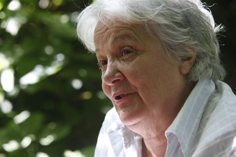La senadora Lucía Topolansky, esposa del presidente José Mujica, habla durante la entrevista en su chacra de Montevideo 