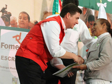 A la fecha el gobernador ha entregado más de 24 mil documentos.